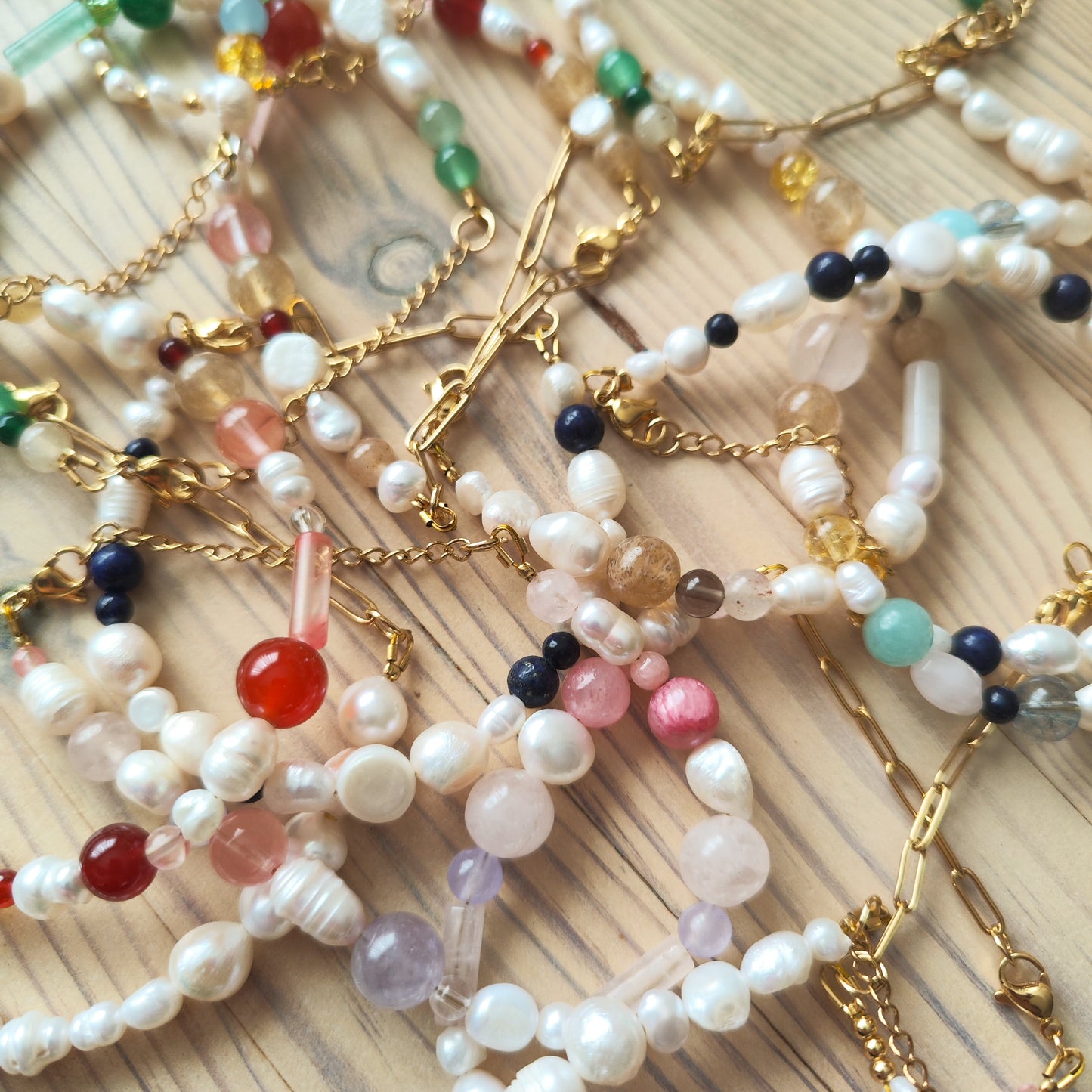 Pulsera de Piedras y Perlas Naturales